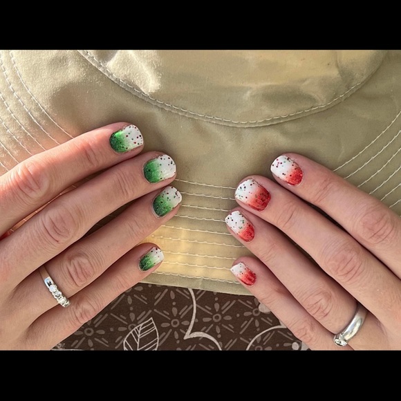 Color Street Holiday Nails - Make Spirits Bright - Picture 7 of 9